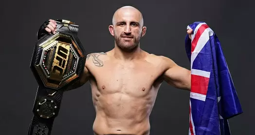 volkanovski-smestil-dzhonsa-s-pervogo-mesta