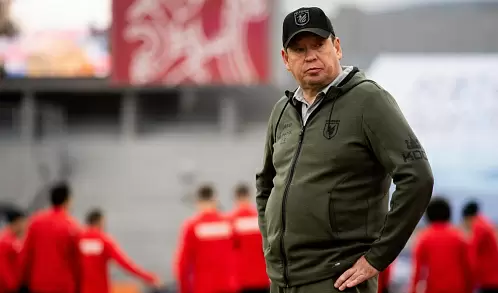 slutskiy-oshtrafovan-i-otstranen-ot-futbola-na-god